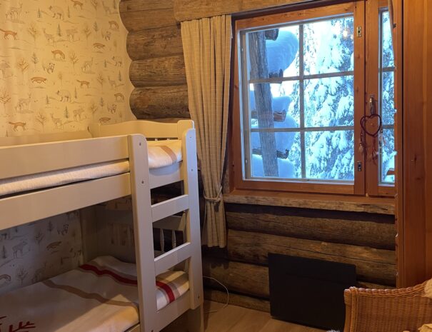 Lastenhuone kerrossängyllä