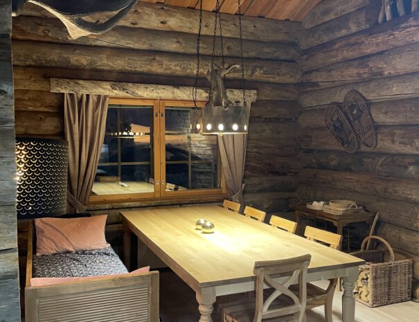 Ruokailutilaan mahtuu isompikin seurue kerralla