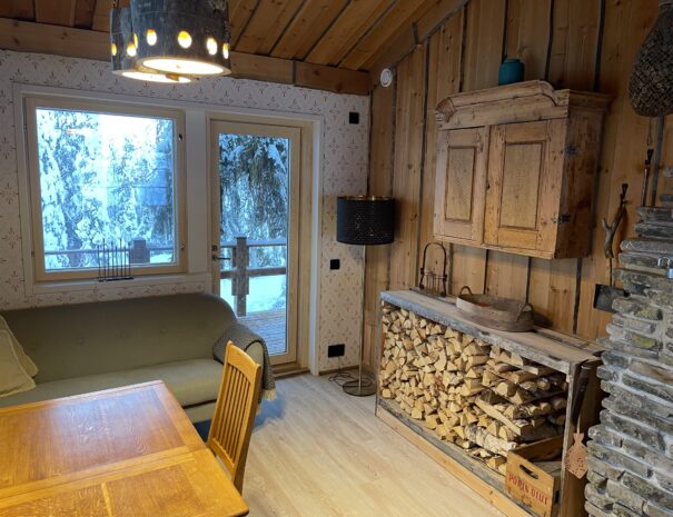 Kuivaa klapia aina tarjolla kahteen takkaan